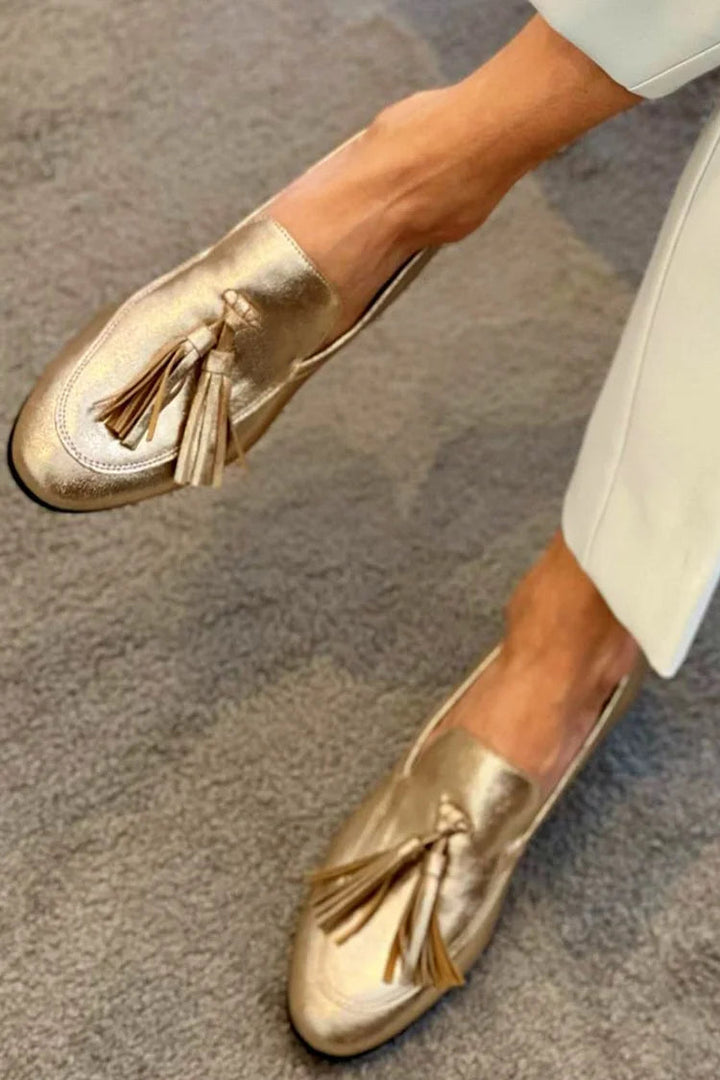 Naomi | Mocasín Dorado con Borlas