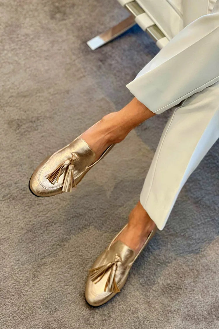 Naomi | Mocasín Dorado con Borlas