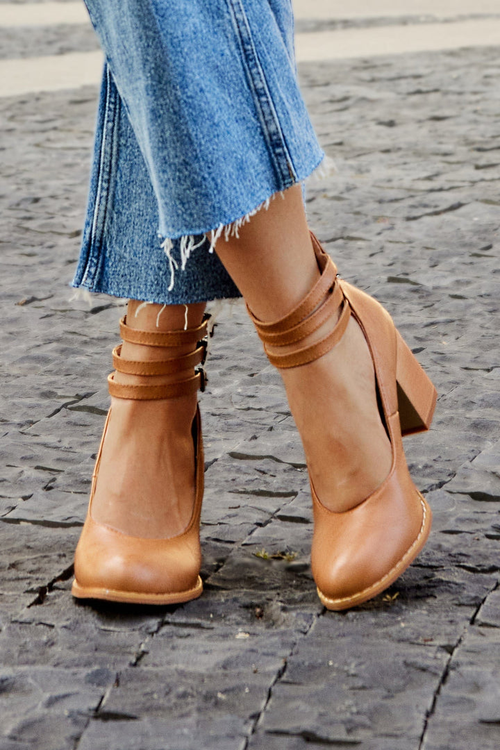 Ariana | Tacones de Triple Hebilla