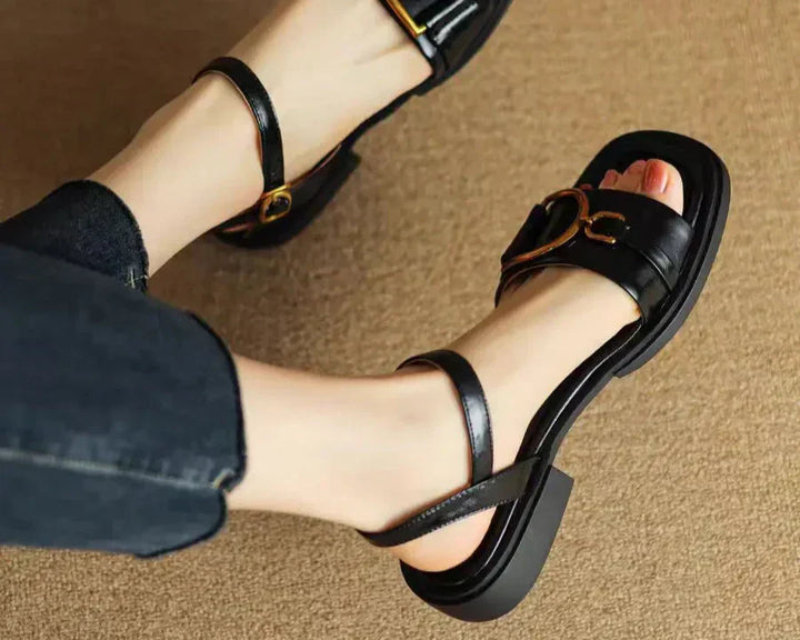Amara | Sandalias Planas con Hebilla™